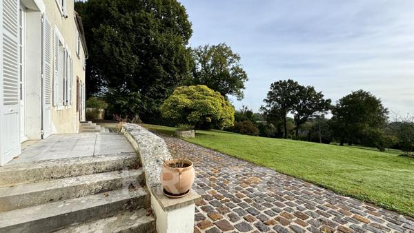 Élégante Maison du 18ème Siècle – Proche Auxerre