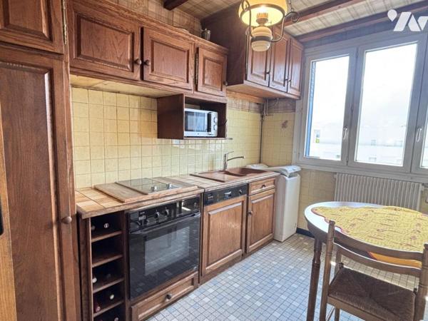 Grenoble appartement de 3P+C, en étage, ascenseur, balcon et garage individuel, cave