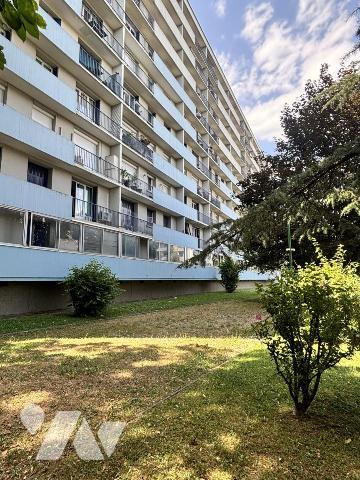 Grenoble appartement de 3P+C, en étage, ascenseur, balcon et garage individuel, cave