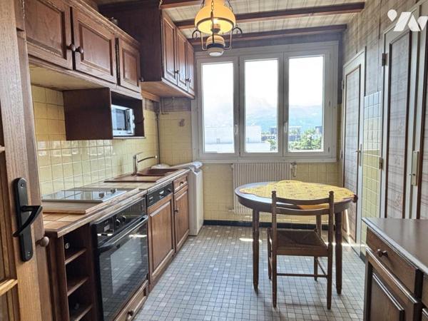 Grenoble appartement de 3P+C, en étage, ascenseur, balcon et garage individuel, cave