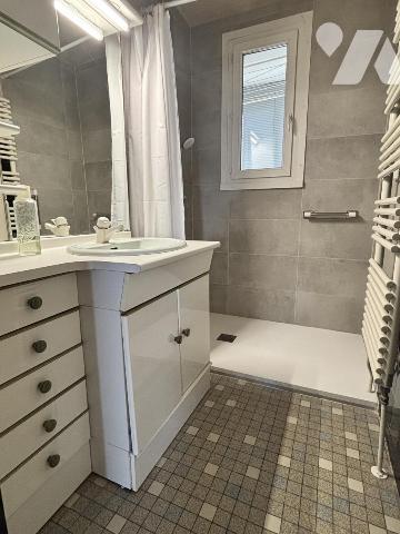 Grenoble appartement de 3P+C, en étage, ascenseur, balcon et garage individuel, cave