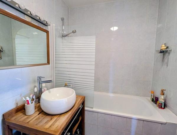 BELLE MAISON AU CALME AVEC VUE DEGAGEE