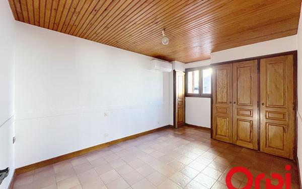 Appartement à louer    4 pièces • 137 m2 Pia