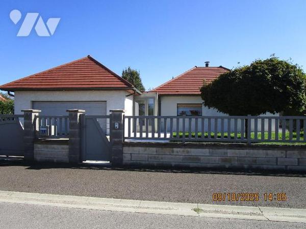 Maison d'habitation de plain-pied, sur vide sanitaire,  en excellent état d'entretien, construi...
