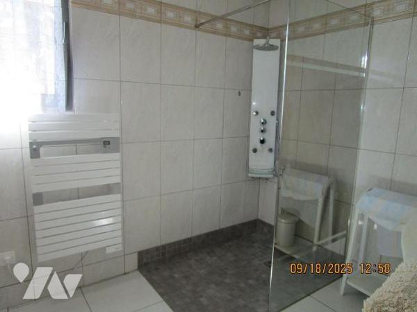 Maison d'habitation de plain-pied, sur vide sanitaire,  en excellent état d'entretien, construi...