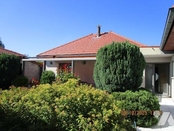 Maison d'habitation de plain-pied, sur vide sanitaire,  en excellent état d'entretien, construi...