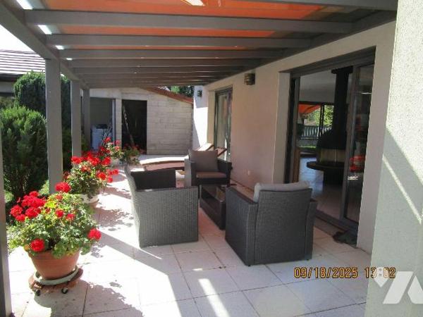 Maison d'habitation de plain-pied, sur vide sanitaire,  en excellent état d'entretien, construi...