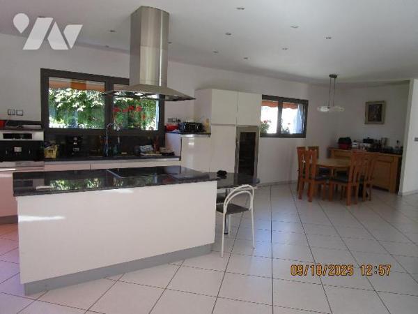 Maison d'habitation de plain-pied, sur vide sanitaire,  en excellent état d'entretien, construi...