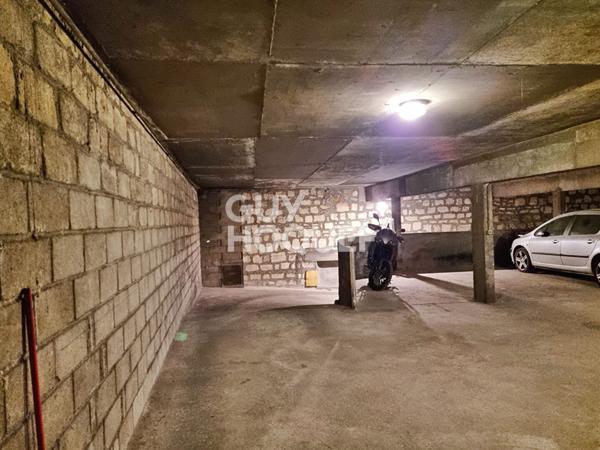 Place de parking voiture