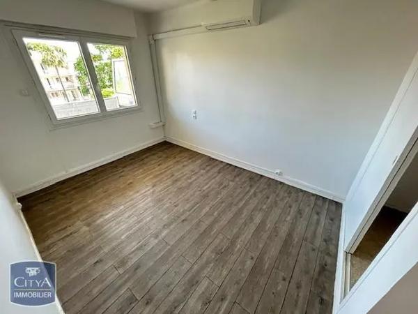 Appartement à louer 2 pièces 55.82m² Sanary-sur-Mer (83110)