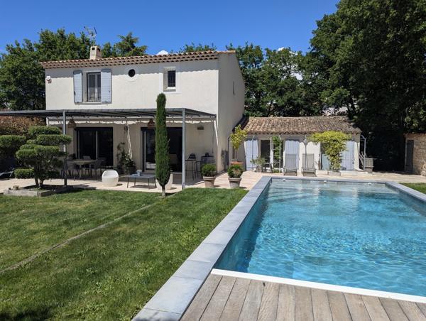 Villa contemporaine avec T2 indépendant, piscine et jardin paysager