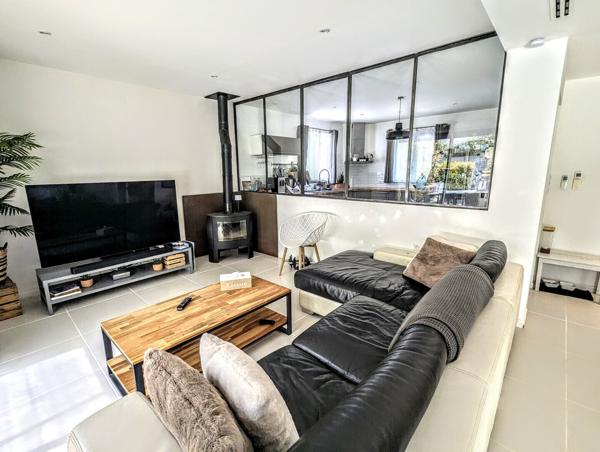 Villa contemporaine avec T2 indépendant, piscine et jardin paysager