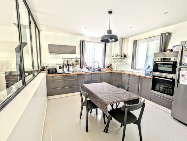 Villa contemporaine avec T2 indépendant, piscine et jardin paysager