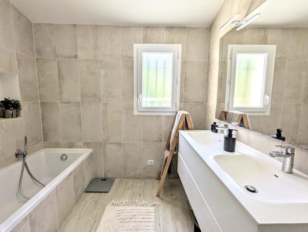 Villa contemporaine avec T2 indépendant, piscine et jardin paysager