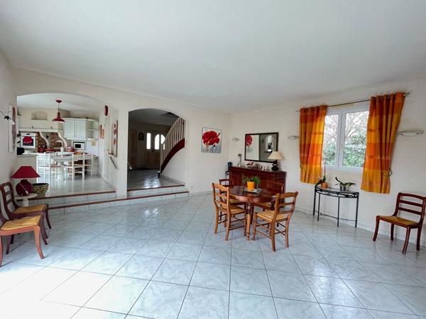BOUCHEMAINE BOURG MAISON 5 CHAMBRES,  
Bouchemaine 49080