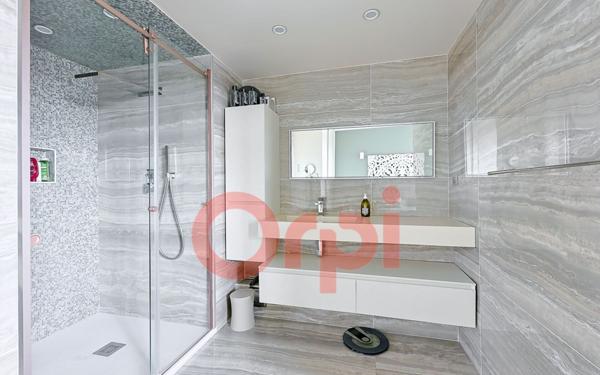 Appartement à vendre    4 pièces • 119,26 m2 Paris 20