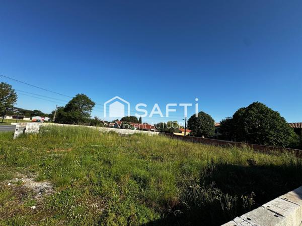 Terrain constructible 746m2 clôt