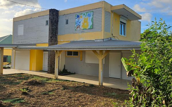 Maison à vendre    8 pièces • 231,40 m2 Baie-Mahault