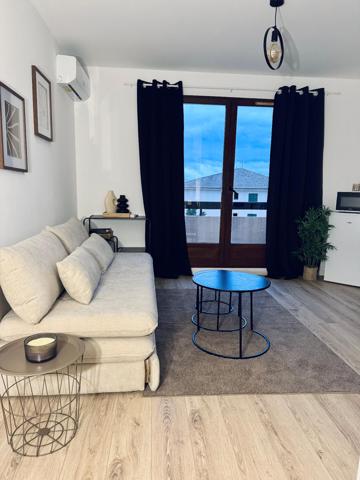 Sanary-sur-Mer – Studio rénové avec balcon dans résidence sécurisée avec piscine