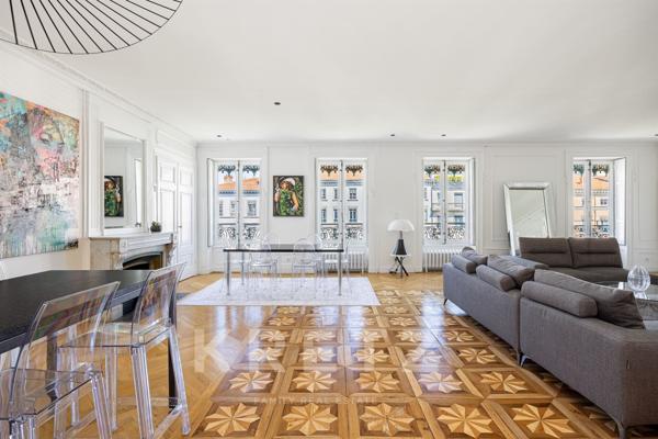 LYON 6 — ÉTAGE ÉLEVÉ — 175 M² — VUE DÉGAGÉE — BALCON