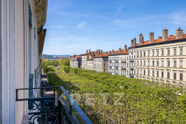 LYON 6 — ÉTAGE ÉLEVÉ — 175 M² — VUE DÉGAGÉE — BALCON