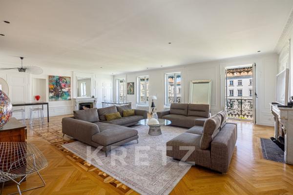 LYON 6 — ÉTAGE ÉLEVÉ — 175 M² — VUE DÉGAGÉE — BALCON