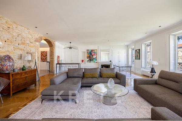 LYON 6 — ÉTAGE ÉLEVÉ — 175 M² — VUE DÉGAGÉE — BALCON