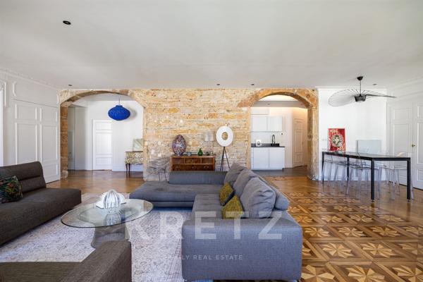 LYON 6 — ÉTAGE ÉLEVÉ — 175 M² — VUE DÉGAGÉE — BALCON