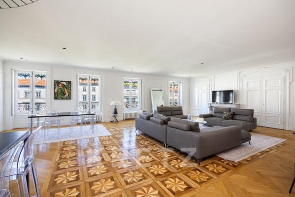 LYON 6 — ÉTAGE ÉLEVÉ — 175 M² — VUE DÉGAGÉE — BALCON