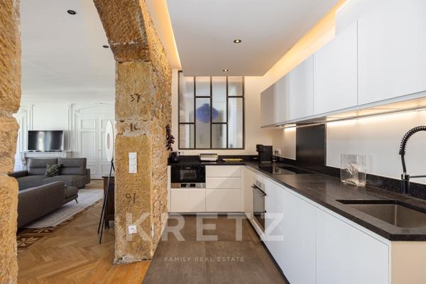 LYON 6 — ÉTAGE ÉLEVÉ — 175 M² — VUE DÉGAGÉE — BALCON