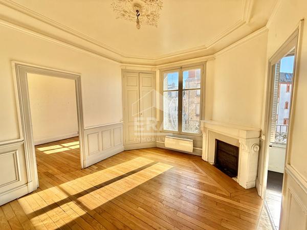 Appartement de caractère T4 de 67 m² avec cave. Parquet, moulures et cheminées