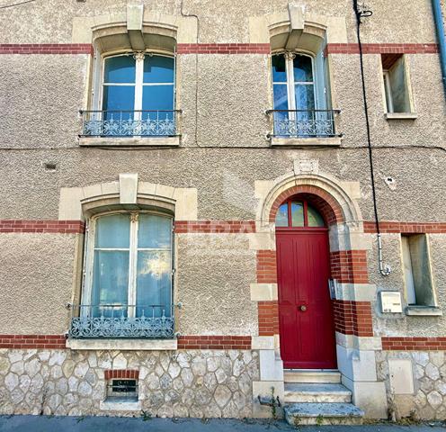 Appartement de caractère T4 de 67 m² avec cave. Parquet, moulures et cheminées
