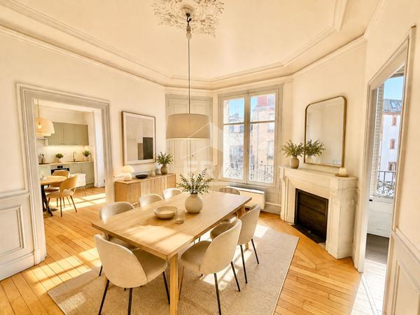 Appartement de caractère T4 de 67 m² avec cave. Parquet, moulures et cheminées