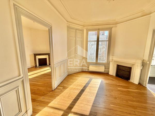 Appartement de caractère T4 de 67 m² avec cave. Parquet, moulures et cheminées