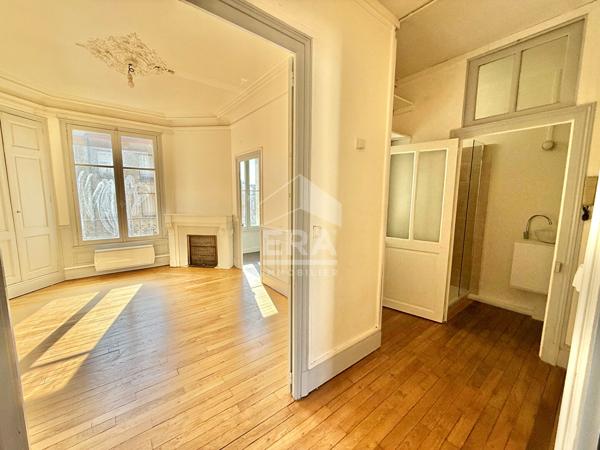 Appartement de caractère T4 de 67 m² avec cave. Parquet, moulures et cheminées