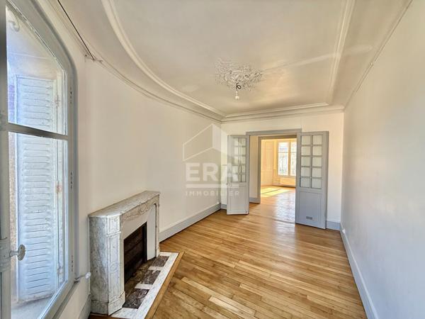 Appartement de caractère T4 de 67 m² avec cave. Parquet, moulures et cheminées