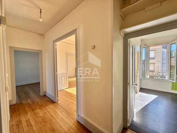 Appartement de caractère T4 de 67 m² avec cave. Parquet, moulures et cheminées
