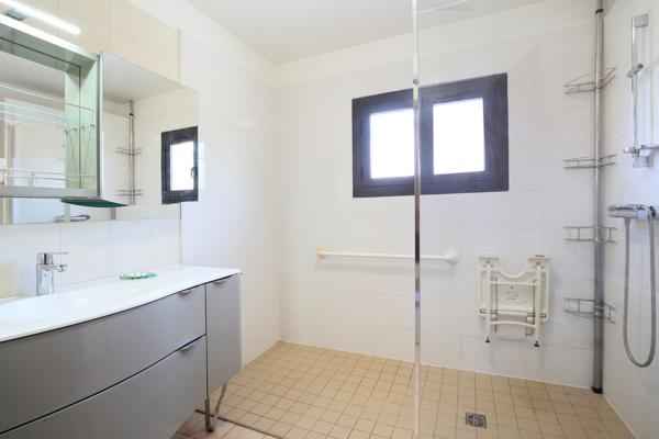 Maison
         5 pièces
        - 118 m² 378 000 € *