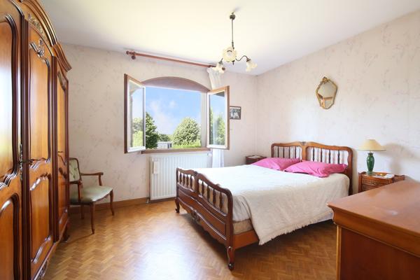 Maison
         5 pièces
        - 118 m² 378 000 € *