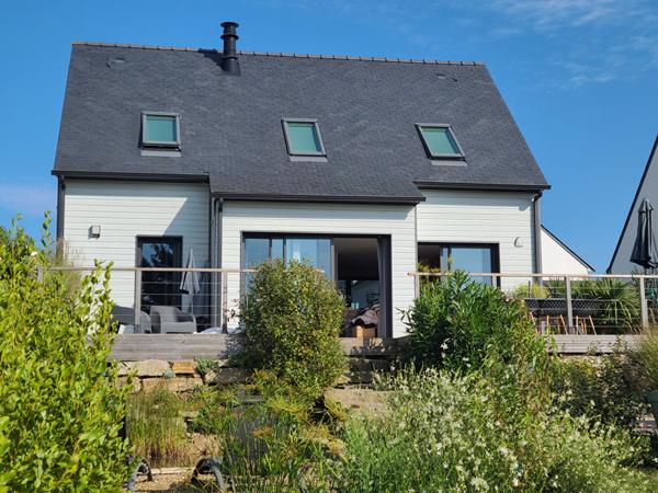 Maison contemporaine et écologique Entre bourg et chemins côtiers