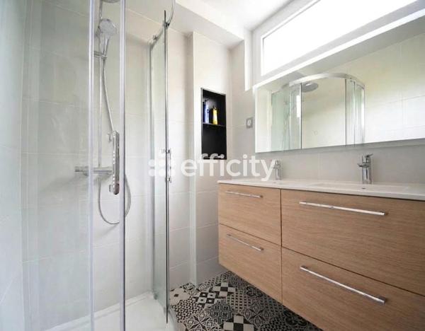 Maison
         7 pièces
        - 188 m² 580 000 € *