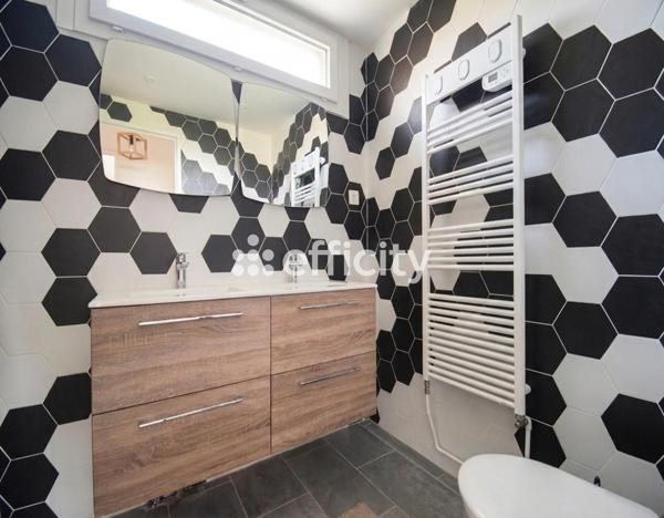 Maison
         7 pièces
        - 188 m² 580 000 € *