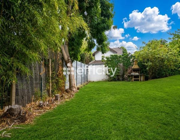 Maison
         7 pièces
        - 188 m² 580 000 € *