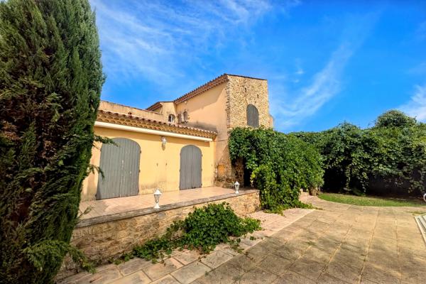 TRESQUES – Maison meublée de 173 m² avec piscine sous abri, jardin et dépendances
