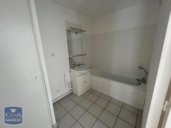 Appartement à louer 2 pièces 36.2m² Nîmes (30000)