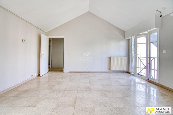 Versailles Rive-Droite Appartement 4 pièces 78.49 m² carrez situé au 2ème et dernier étage €570 000 ** - Référence 25431