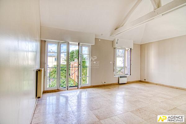 Versailles Rive-Droite Appartement 4 pièces 78.49 m² carrez situé au 2ème et dernier étage €570 000 ** - Référence 25431