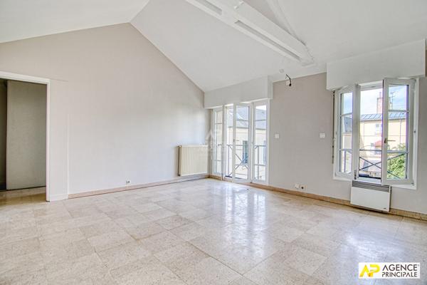 Versailles Rive-Droite Appartement 4 pièces 78.49 m² carrez situé au 2ème et dernier étage €570 000 ** - Référence 25431