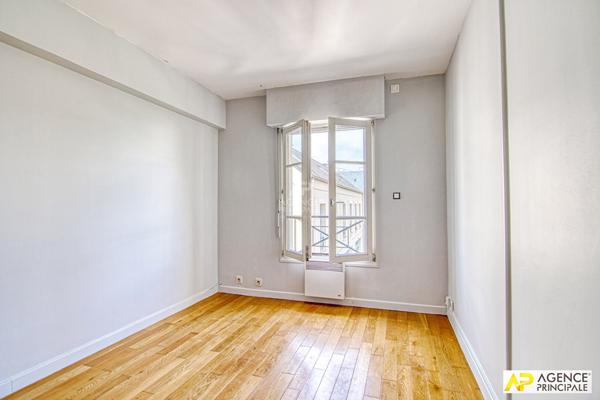 Versailles Rive-Droite Appartement 4 pièces 78.49 m² carrez situé au 2ème et dernier étage €570 000 ** - Référence 25431