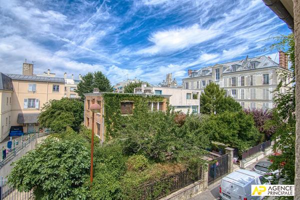 Versailles Rive-Droite Appartement 4 pièces 78.49 m² carrez situé au 2ème et dernier étage €570 000 ** - Référence 25431